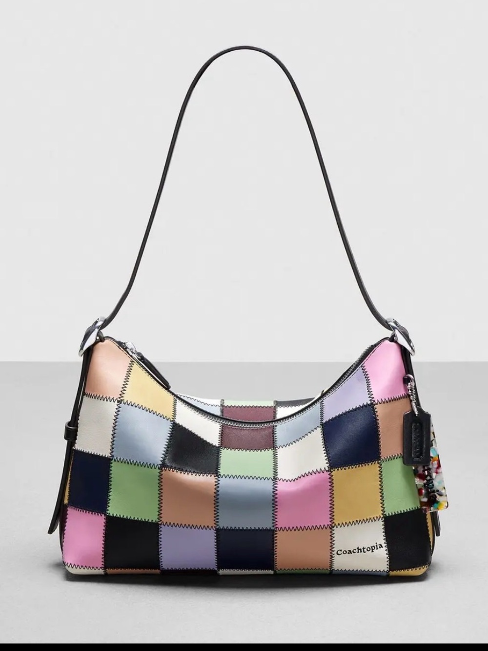 DOES ANYONE KNOW WHERE I CAN BUY THIS BAG
Coach Multicolor Patchwork Shoulder
